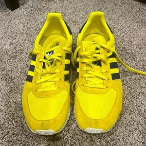 Adidas men’s sneakers excellent used condition.